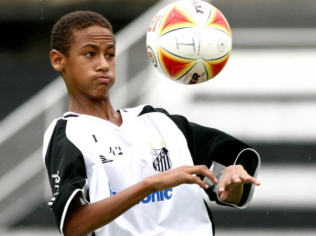 Neymar đã có khiếu chơi bóng từ nhỏ dù gia đình không có điều kiện